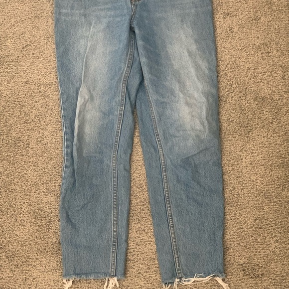 Levi’s High Waisted Mom Jean - Picture 5 of 5